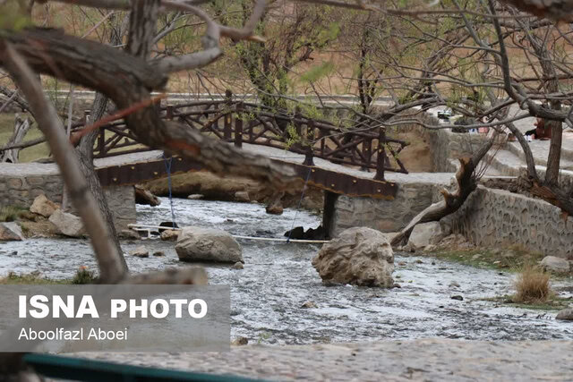 چشمه باستانی و همچنان مرموز غربالبیز مهریز