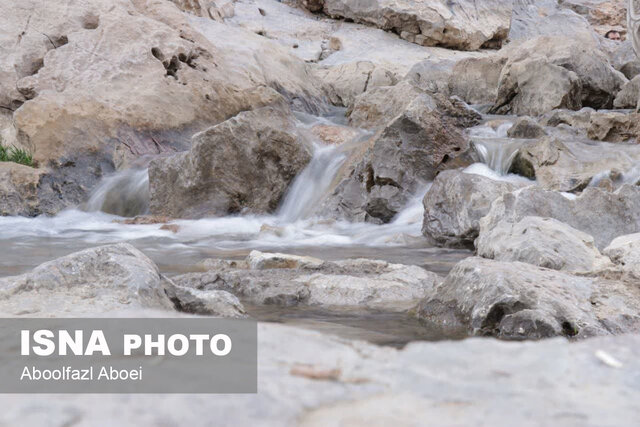 چشمه باستانی و همچنان مرموز غربالبیز مهریز