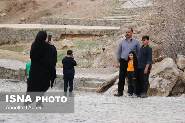 چشمه باستانی و همچنان مرموز غربالبیز مهریز