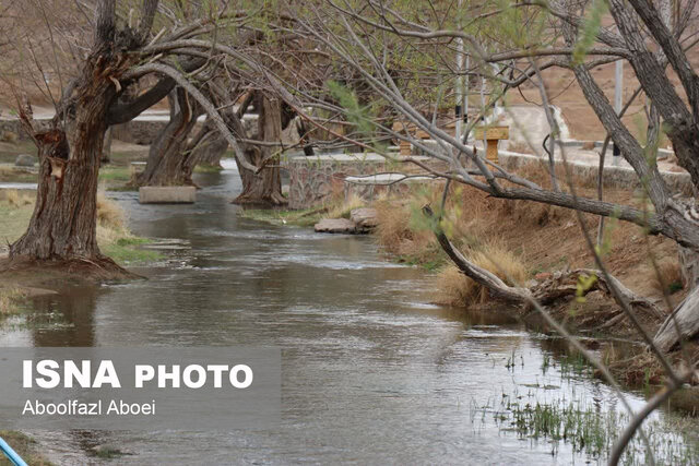 چشمه باستانی و همچنان مرموز غربالبیز مهریز