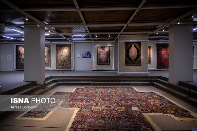 عکس آرشیوی است نمایش دو اثر برجسته هنر ایرانی در موزه فرش و کاخ گلستان
