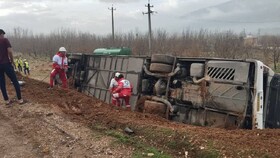 واژگونی اتوبوس در جاده مرودشت به پاسارگاد ۵ فوتی برجا گذاشت