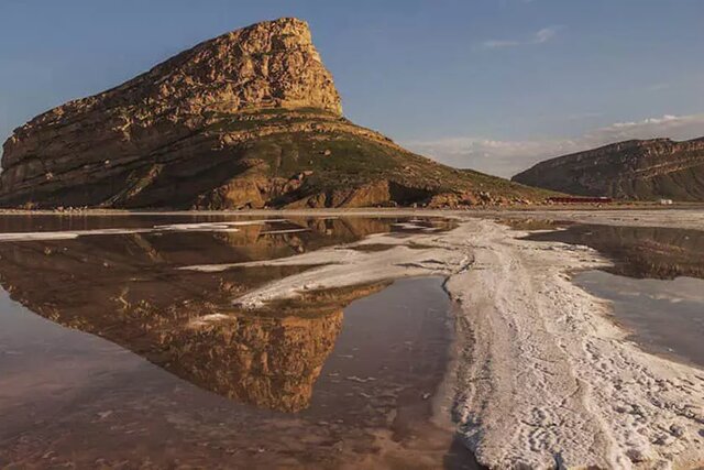 دریاچهای فیروزهای در ارومیه که قرمز میشود