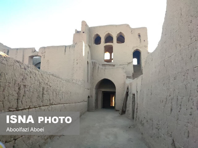 قلعه مهرپاین مهریز و افسانههای نهفته در دل آن