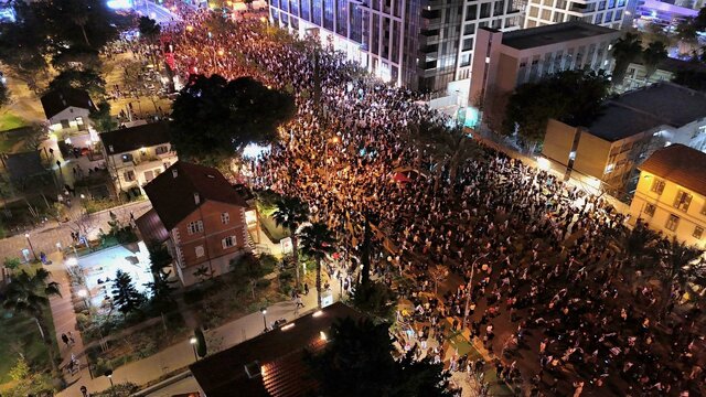 تظاهرات بزرگ در تلآویو؛ صهیونیستها خواستار توافق تبادل اسرا شدند