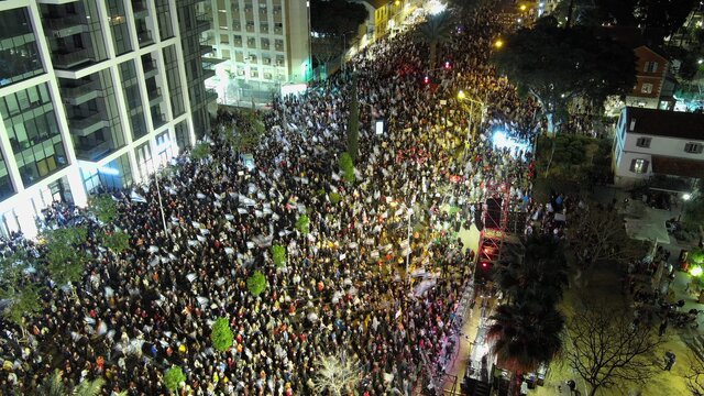 تظاهرات بزرگ در تلآویو؛ صهیونیستها خواستار توافق تبادل اسرا شدند