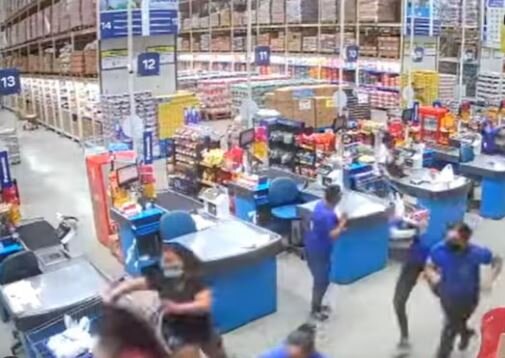 عکس تزئینی است ریزش سقف یک سوپرمارکت در جنوب برزیل کشته برجای گذاشت