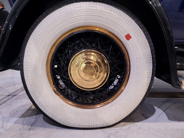 گرانترین خودرو زیر پای رضاشاه