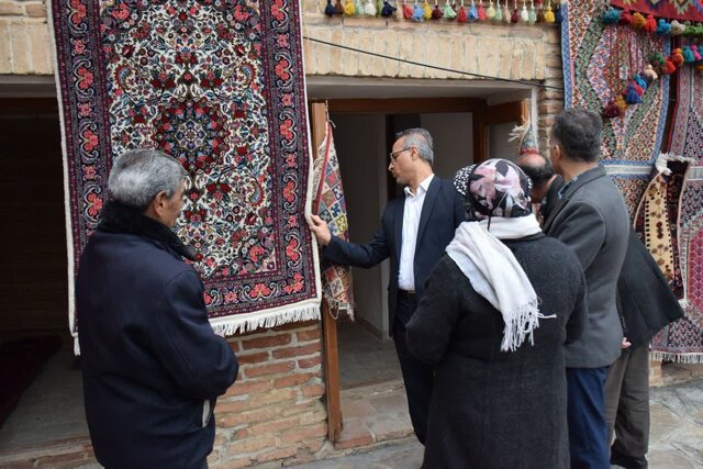 سرمایهگذاری در صنایعدستی کردستان توسعه اقتصادی را به دنبال دارد سرمایهگذاری در صنایعدستی کردستان توسعه اقتصادی را به دنبال دارد