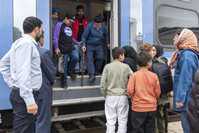 مسافران قطار در ایستگاه قائمشهر