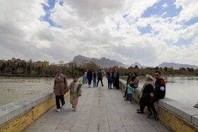 حضور مسافران نوروزی در پل تاریخی مارنان