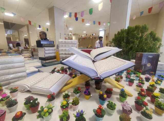 هفتمین نمایشگاه قرآن و عترت استان همدان در ملایر افتتاح شد