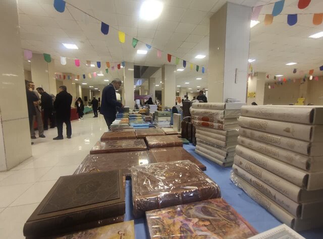 هفتمین نمایشگاه قرآن و عترت استان همدان در ملایر افتتاح شد