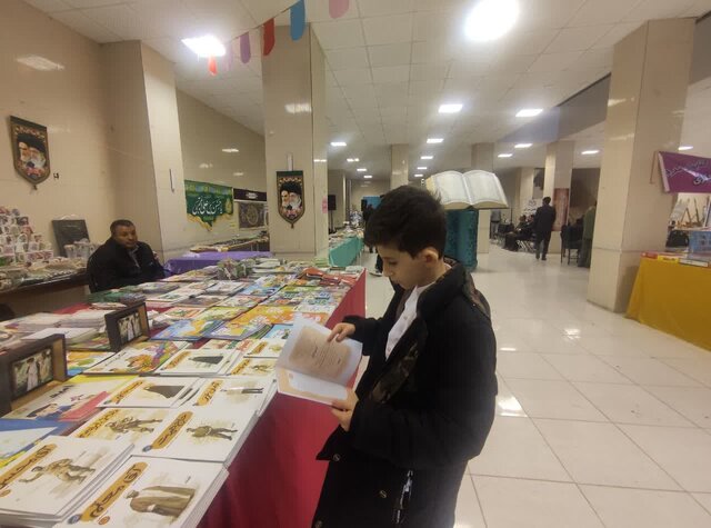 هفتمین نمایشگاه قرآن و عترت استان همدان در ملایر افتتاح شد