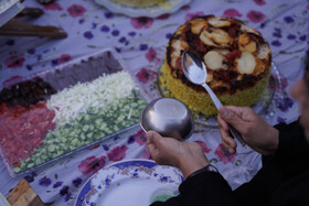پخت و توزیع غذای فلسطینی مقلوبه
