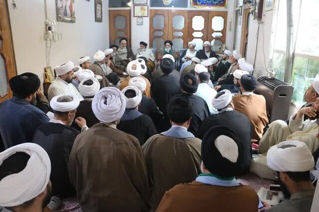 روحانیون و ائمه جماعات ورامین با آیت الله محمودی نماینده ولی فقیه دیدار کردند روحانیون و ائمه جماعات ورامین با آیت الله محمودی نماینده ولی فقیه دیدار کردند