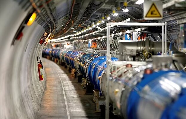 قویترین شتابدهنده ذرات جهان پس از ۲ سال دوباره راهاندازی میشود