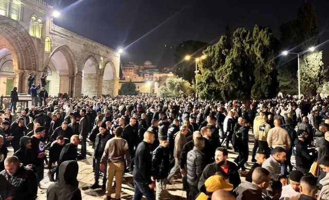سومین نماز جمعه ماه رمضان با حضور گسترده فلسطینی‌ها در مسجد الاقصی برپا شد