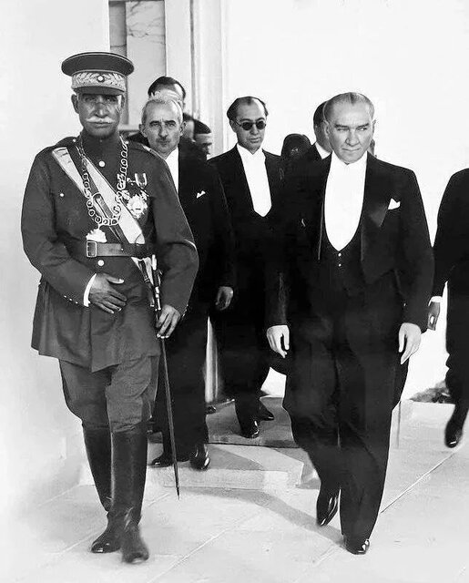 آغاز و انجام جمهوری رضا خانی در ایران