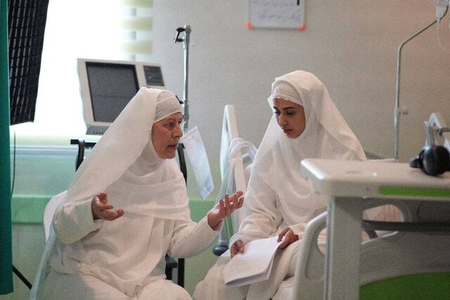 کنایه دهنمکی به آقازادهها