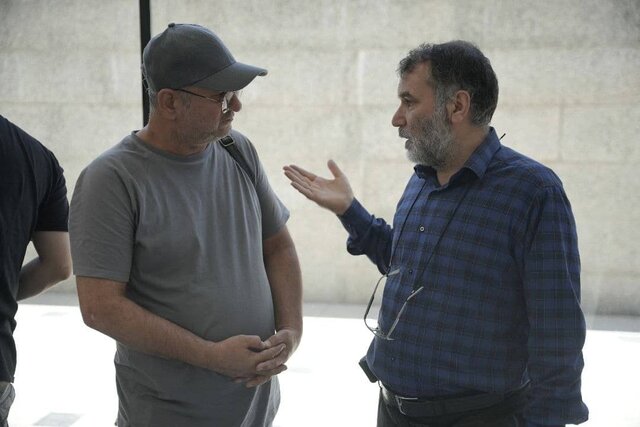 کنایه دهنمکی به آقازادهها