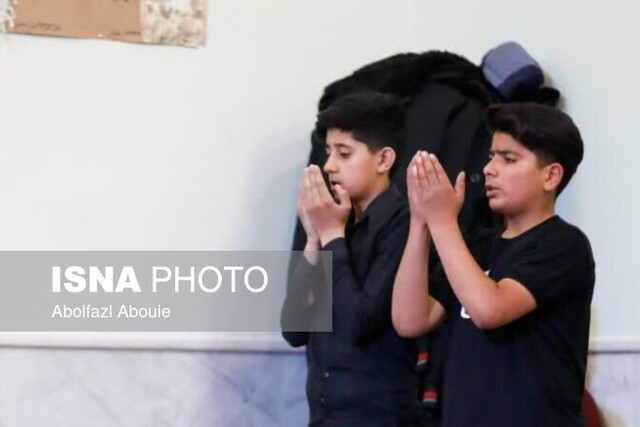 زمزمههای ناب بندگی مردم مهریز در آخرین شب قدر