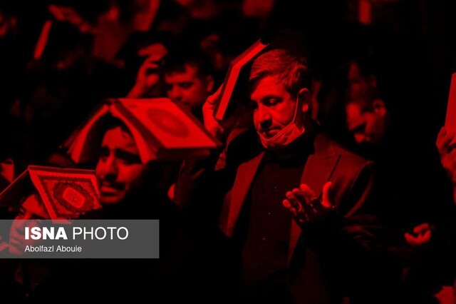 زمزمههای ناب بندگی مردم مهریز در آخرین شب قدر