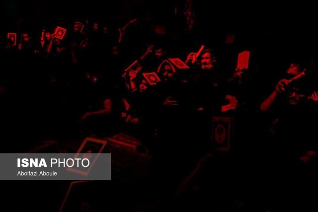 زمزمههای ناب بندگی مردم مهریز در آخرین شب قدر