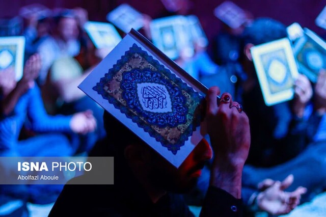 زمزمههای ناب بندگی مردم مهریز در آخرین شب قدر