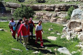 نجات مصدوم ۴۵ ساله در ارتفاعات روستای گنجه شهرستان بدره