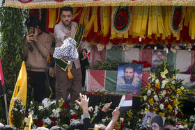 تشییع پیکر شهدای حمله رژیم صهیونیستی به کنسولگری ایران در سوریه همزمان با مراسم راهپیمایی روز جهانی قدس در تهران -۴