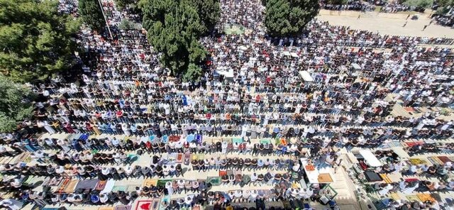 ۱۲۰ هزار فلسطینی آخرین نماز جمعه ماه رمضان را در مسجد الاقصی اقامه کردند