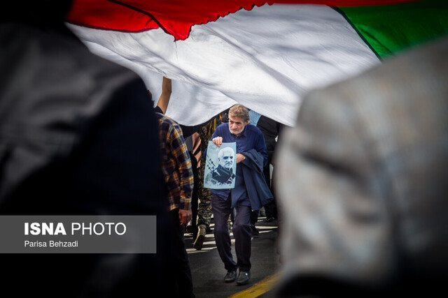 Iranians rally on Quds Day to condemn Israeli genocide, support Palestinians