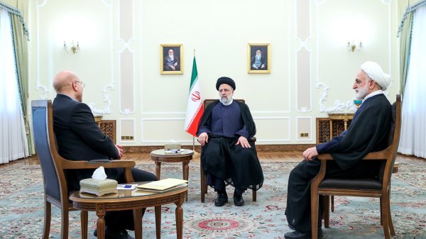 جلسه سران سه قوه بررسی ساز و کارهای مشارکت مردم در بخشهای اقتصادی