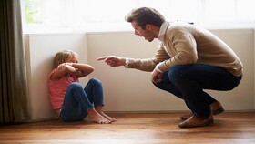 چرا برخی از والدین دست به تنبیه فرزندان خود می‌زنند؟‌