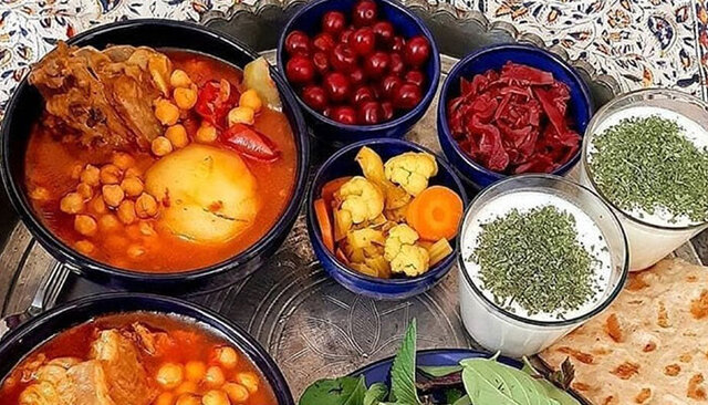 آآآآآب گوشت یا آب گوووووشت؟/ دیزیای که حیا برای گربه نمیگذارد