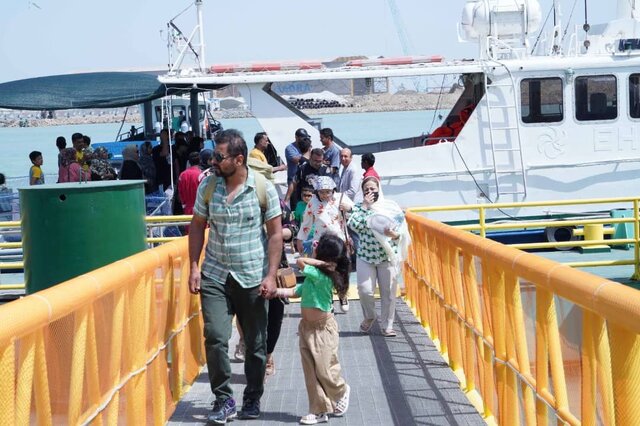 ارائه خدمات گردشگری دریایی بنادر استان به ۳۰۸ هزار گردشگر و مسافر نوروزی