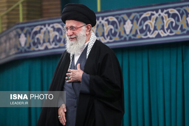 ویدیو/ شوخی رهبر انقلاب با دانشجویی که درخواست هدیههای متعدد داشت ویدیو/ شوخی رهبر انقلاب با دانشجویی که درخواست هدیههای متعدد داشت