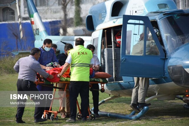 انتقال هوایی بیمار بدحال از آستارا به رشت + تصاویر