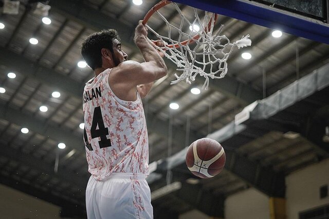 حامد حدادی بهترین بازیکن شب سوم پلیآف لیگ بسکتبال