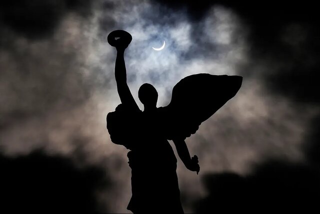 تصاویری متفاوت از خورشیدگرفتگی شب گذشته در آمریکا