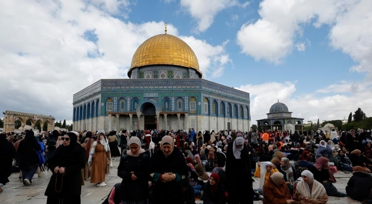 هزاران فلسطینی نماز عید فطر را در مسجد الاقصی اقامه کردند