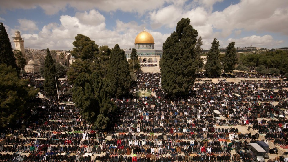 هزاران فلسطینی نماز عید فطر را در مسجد الاقصی اقامه کردند