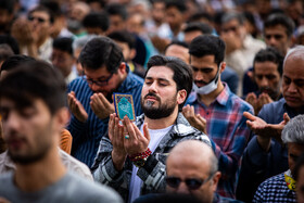 اقامه نماز عید سعید فطر به امامت رهبر انقلاب در مصلی تهران