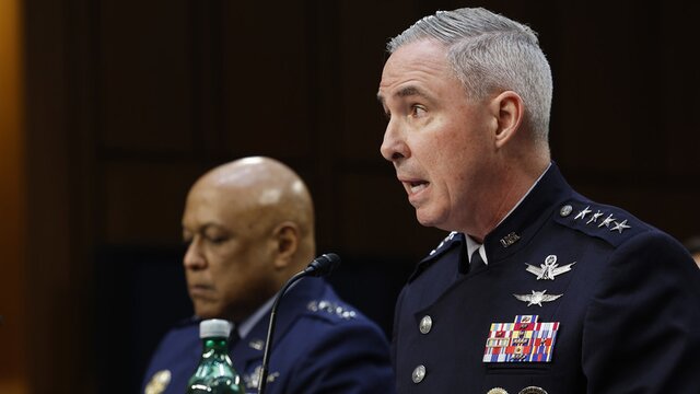 ژنرال «استفن وایتینگ» رئیس فرماندهی فضایی آمریکا ژنرال آمریکایی: «جنگ ستارگان» در حال شکلگیری است