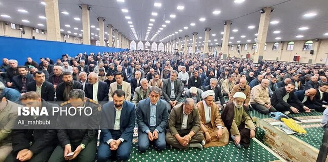 برپایی نماز عید فطر در خوی+ عکس