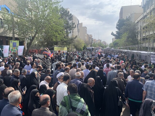 گزارش انعکاس روز و به نقل از ایسنا از اقامه باشکوه نماز عید فطر در مصلای مام خمینی(ره) تهران