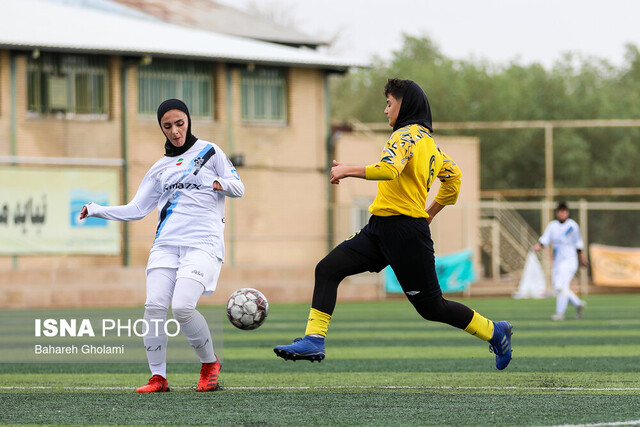 عکس آرشیوی است قهرمانی دختران بم در نیمفصل اول فوتبال زنان