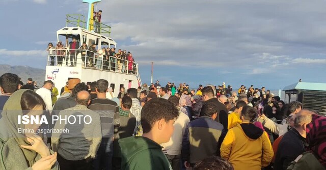 در آغوش دریاچه ارومیه