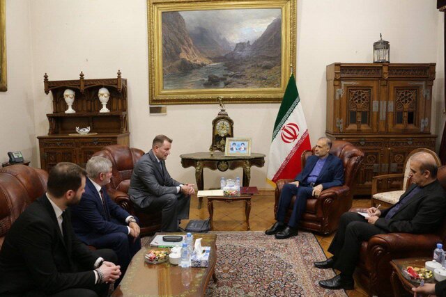 دیدار کاظم جلالی سفیر ایران در مسکو با معاون وزیر حمل و نقل روسیه بررسی راهکارهای توسعه حمل و نقلی بین ایران و روسیه در چارچوب کریدور شمال - جنوب